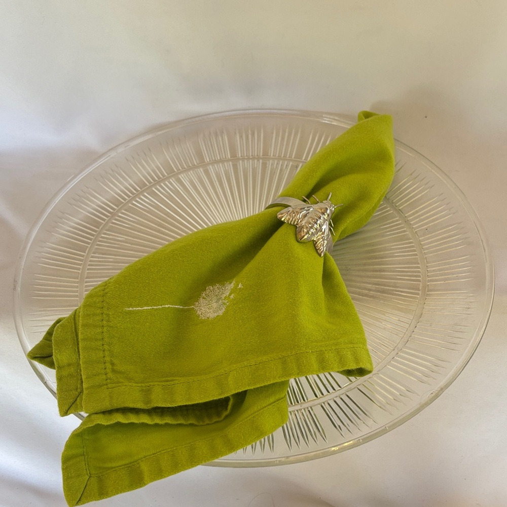 VINTAGE! SET OF 6 GENTLY WORN VERY PRETTY SILVER INSECT NAPKIN RINGS - Picture 6 of 12